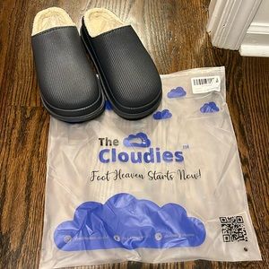 CLOUDIES Slippers Size 9